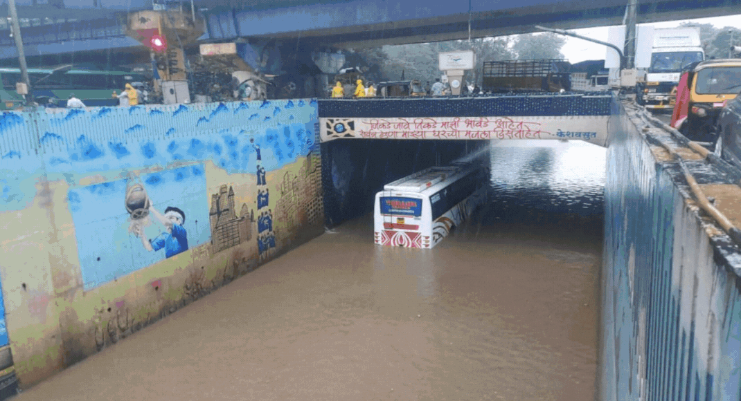 august-rain-fury:-mumbai-reels-under-record-showers;-flights,-local-trains-impacted