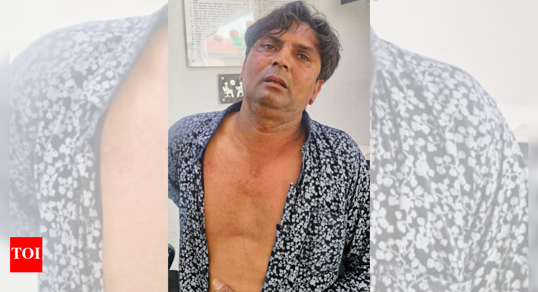 attack-on-delhi-cm-rekha-gupta:-first-image-of-accused-rajesh-bhai-sakriya-released;-police-verifying-documents