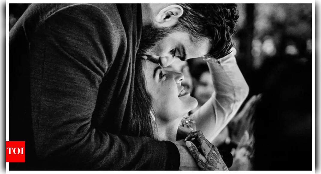 virat-kohli-kissing-anushka-sharma’s-forehead-at-wedding-was-photographer’s-fav-pic