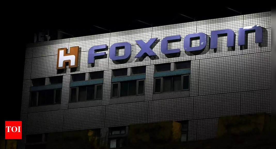 foxconn-shift:-no-longer-apple’s-iphone-factory-floor;-now-building-this-ai-technology