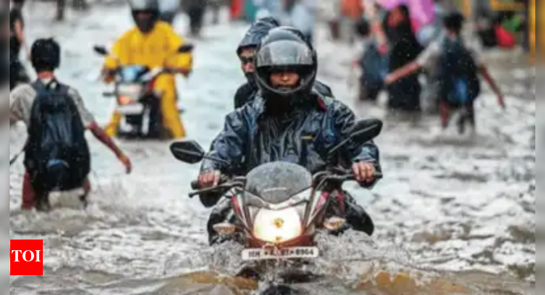 pune-municipal-corporation-(pmc)-evacuates-residents-from-low-lying-areas-after-khadakwasla-released-water-at-rate-of-39k-cusec