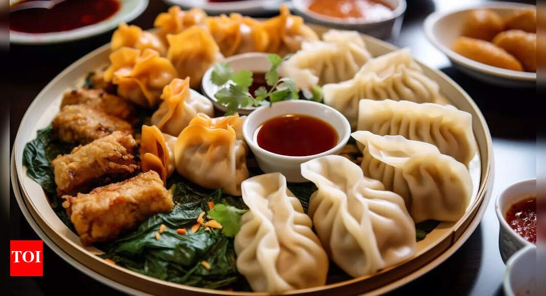 chicken-momo-vs-samosa:-which-snack-is-healthier-for-your-diet