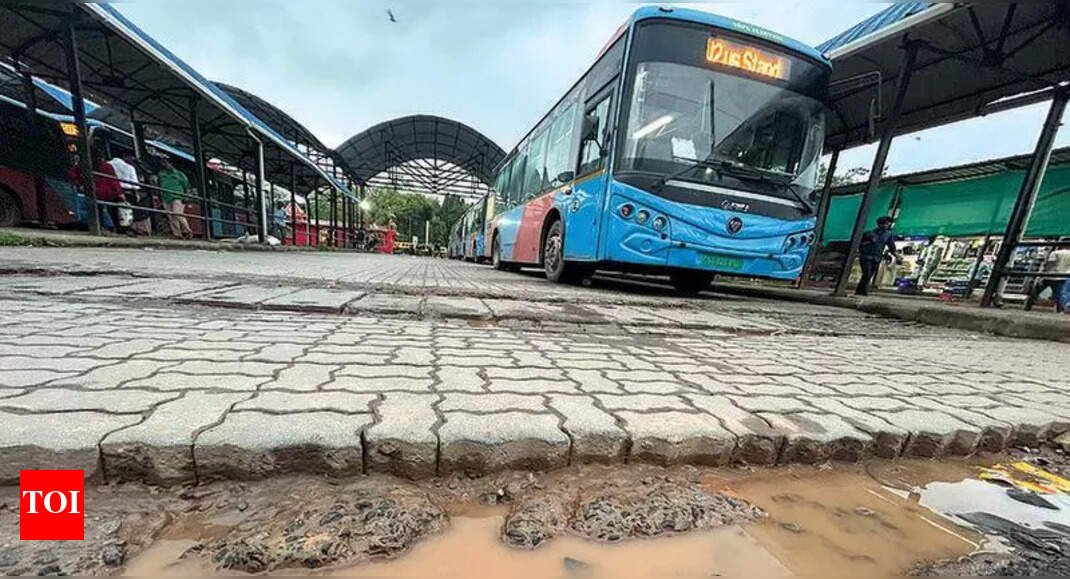 private-bus-operators-threaten-stir-over-neglect-of-bus-stands-in-goa
