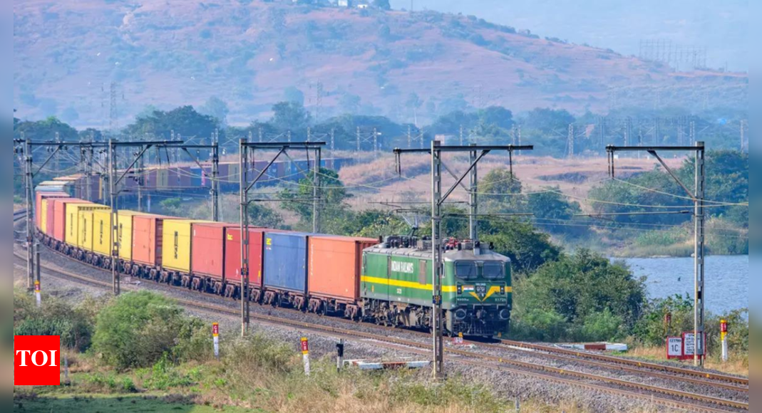 first-ever-kashmir-delhi-rapid-cargo-train-to-boost-j&k-exports