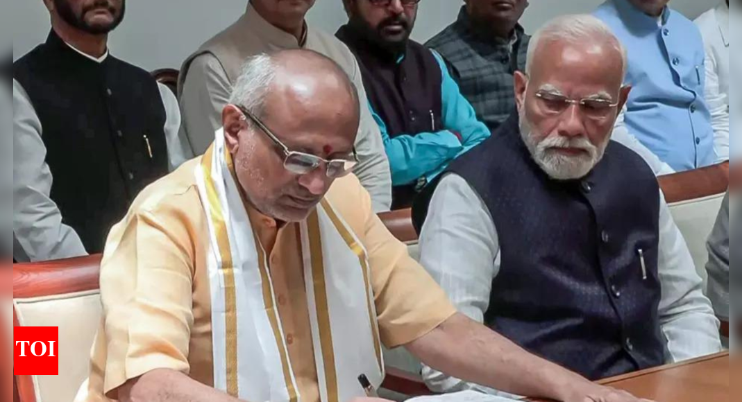 accompanied-by-nda-netas-&-with-pm-as-first-proposer,-c-p-radhakrishnan-files-papers