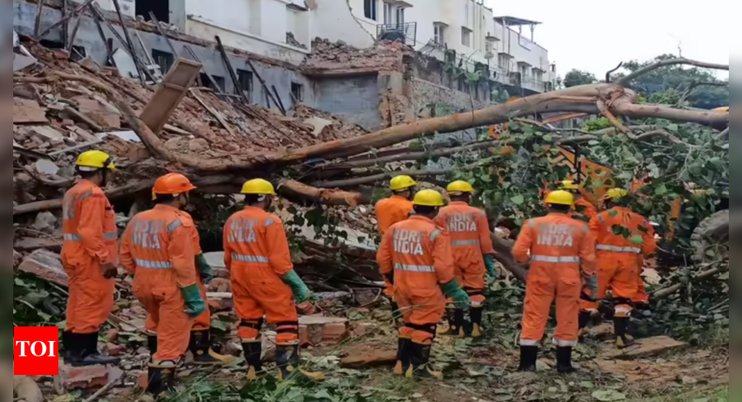 daryaganj-building-collapse:-dreams-buried-in-rubble;-migrant-workers-came-from-bihar