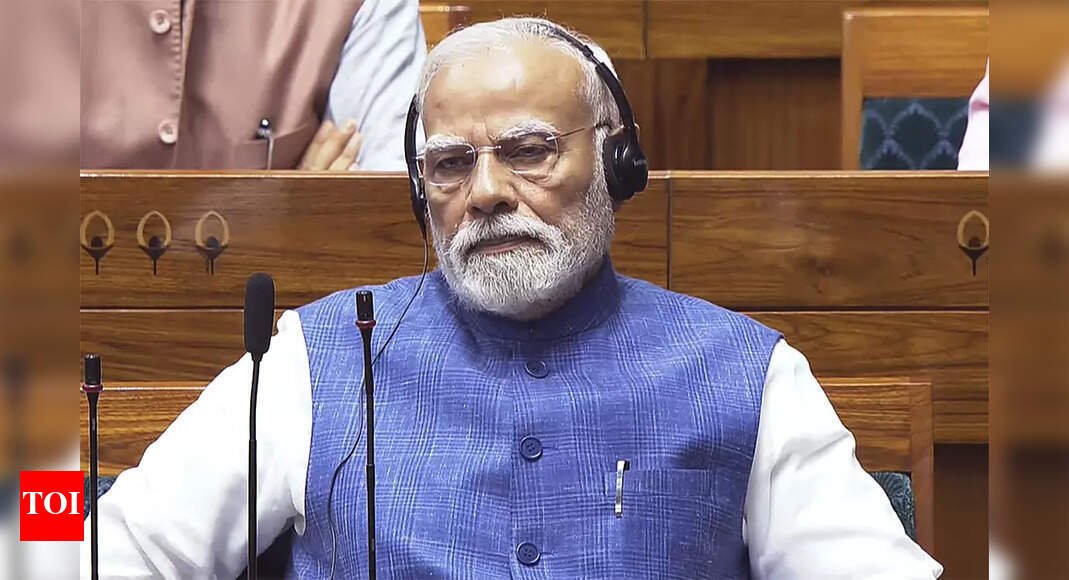 ‘bright-mps,-insecure-leadership’:-pm-modi’s-dig-at-rahul-as-monsoon-session-ends