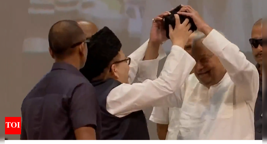 watch:-nitish-refuses-to-wear-‘topi’-at-madrasa-event;-congress-takes-jibe