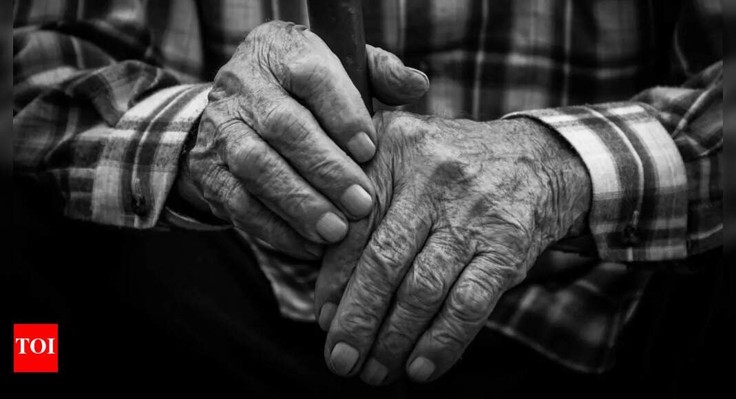 meta’s-seductive-ai-chatbot-lures-76-year-old-man-to-meet-in-new-york-apartment;-family-tries-to-stop-him-but-tragedy-strikes