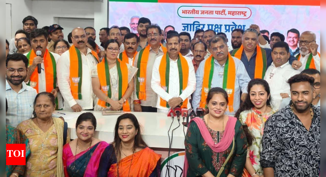 4-ex-congress-corporators-join-bjp-in-kalyan-dombivli
