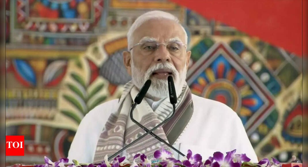 ‘we-saw-how-files-were-being-signed-from-jail-…’:-pm-modi-on-bill-to-sack-jailed-pm,-cms;-jibe-at-opposition