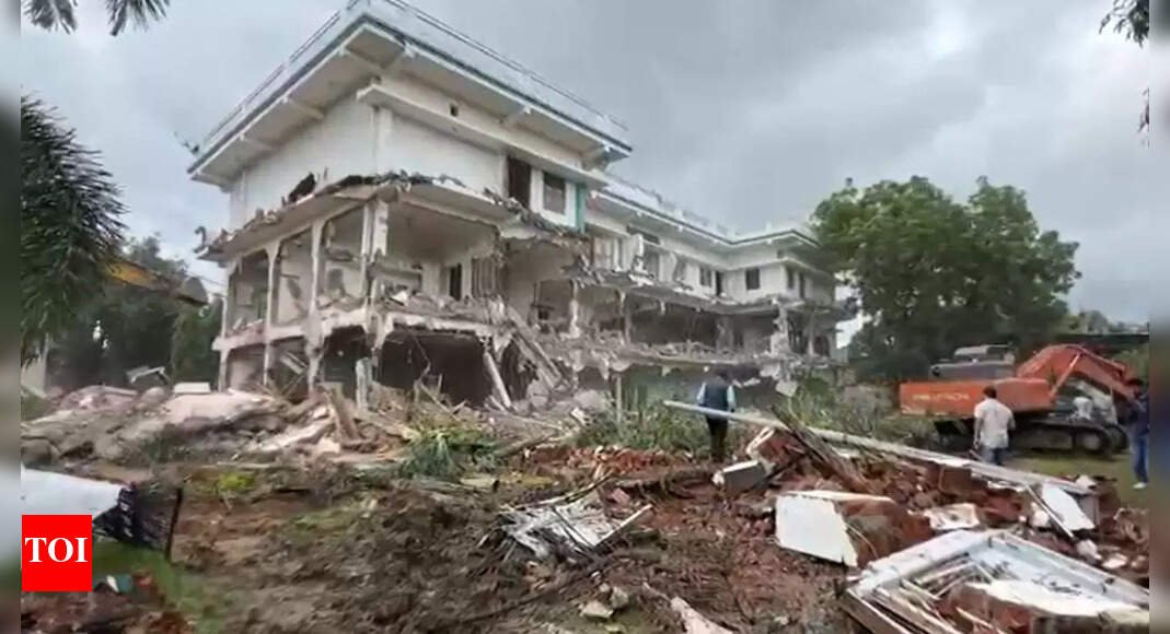 15,000sqft,-30-room-palace:-inside-illegal-empire-of-bhopal’s-‘machhli-family’