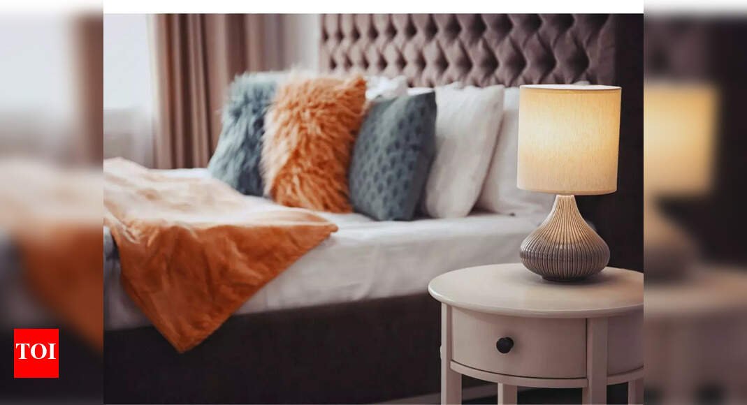 decorative-pillows-in-hotels:-why-even-touching-them-can-invite-disease