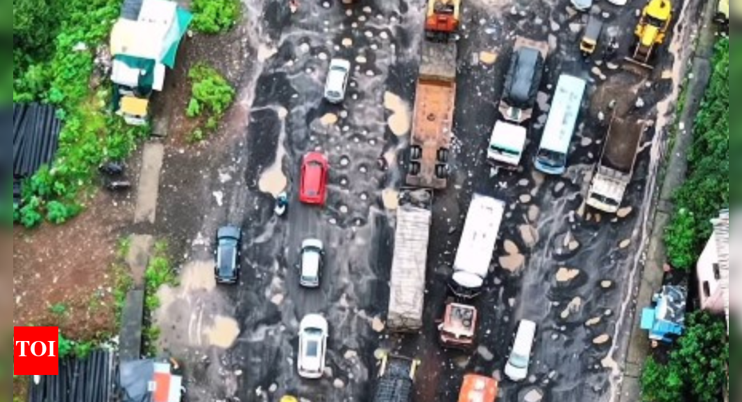 watch:-crater-like-potholes-on-chiplun’s-vashishti-bridge;-nhai-says-not-its-jurisdiction