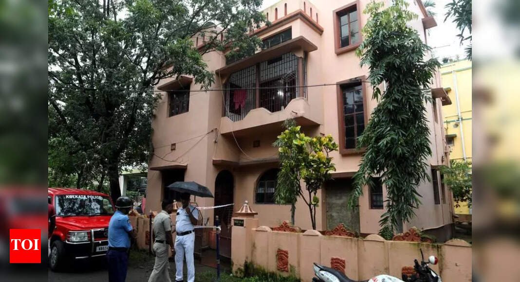 kolkata:-elderly-woman-killed,-husband-found-tied-up;-ornaments-missing