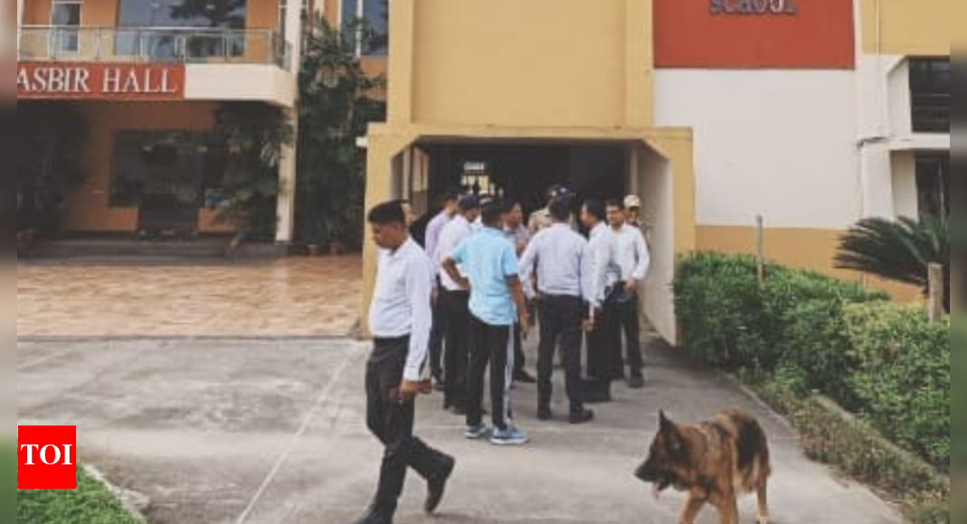 class-11-boy-issues-bomb-threat-in-uttarakhand-school-to-force-holiday;-detained