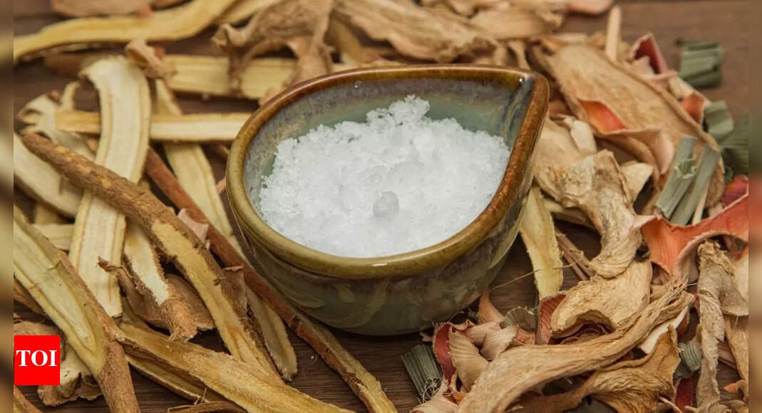 remove-musty-smell-in-rainy-season:-stylish-and-effective-ways-to-use-camphor-at-home