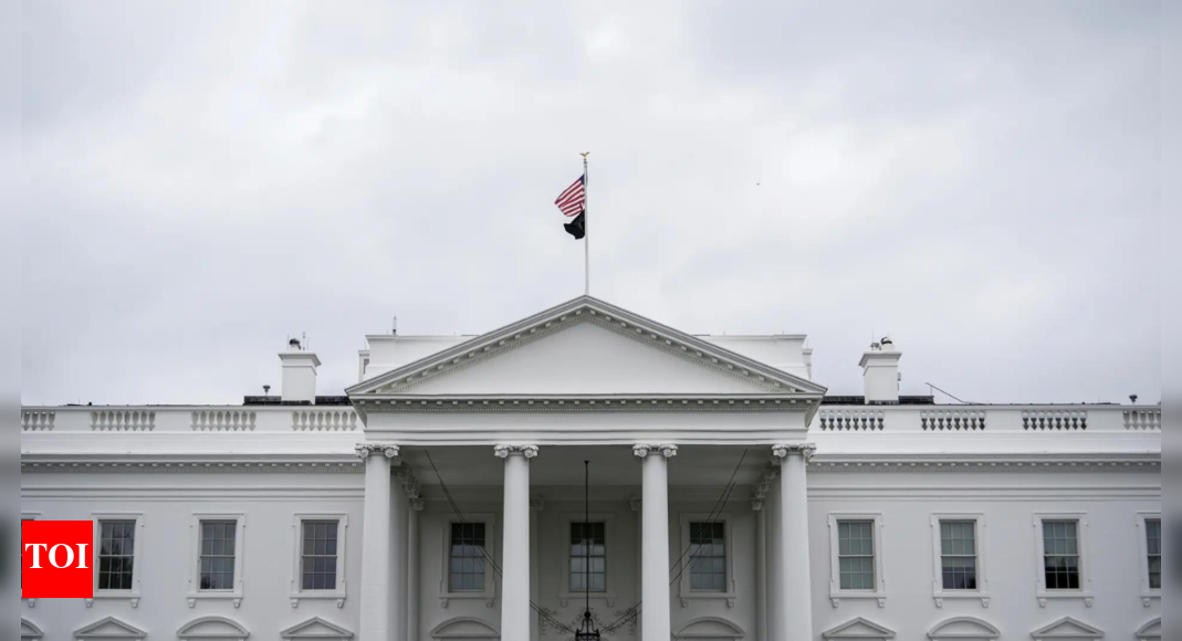 white-house-backs-dui-deportation-bill:-green-card-and-visa-holders-at-risk;-immigrants-on-edge