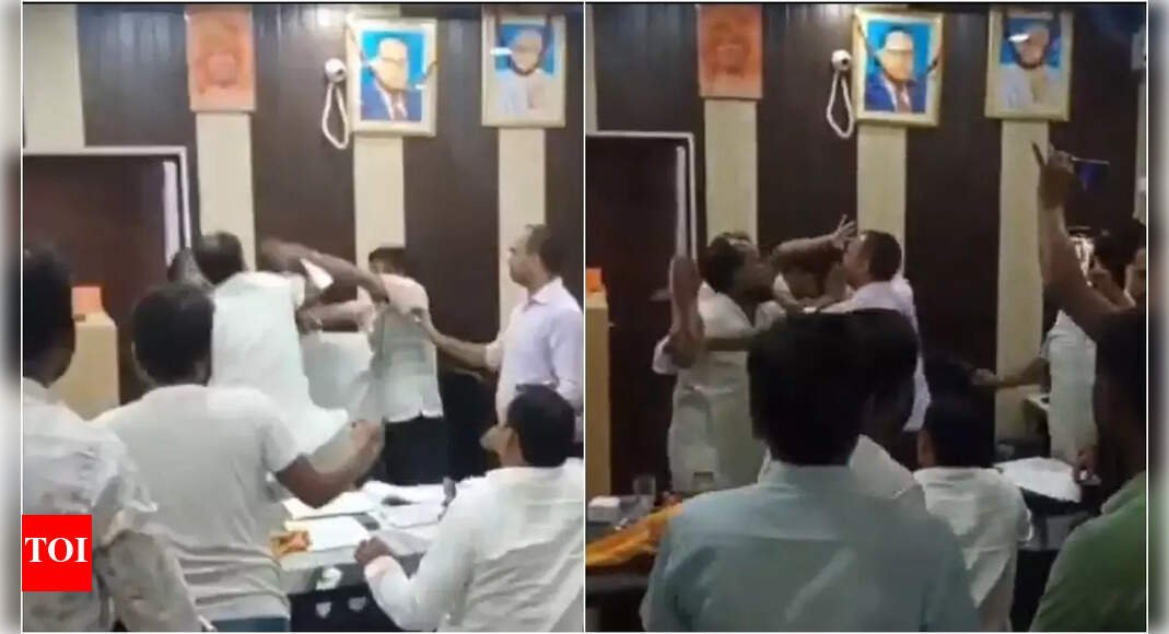uttar-pradesh:-dalit-superintending-engineer-assaulted-in-ballia;-fir-filed-against-local-neta