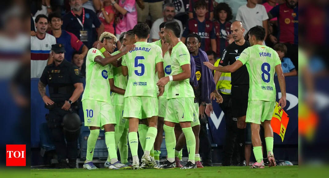 la-liga:-late-surge-sees-barcelona-edge-levante-3-2;-atleti-drop-more