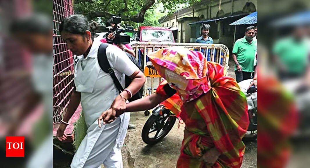 kolkata:-5-day-old-ayah,-partner-in-police-net-for-killing-79-yr-old-new-garia-woman