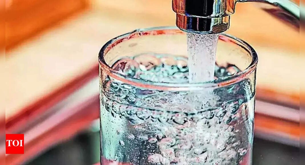telangana-teacher-mixes-pesticide-in-drinking-water:-11-students-fall-ill