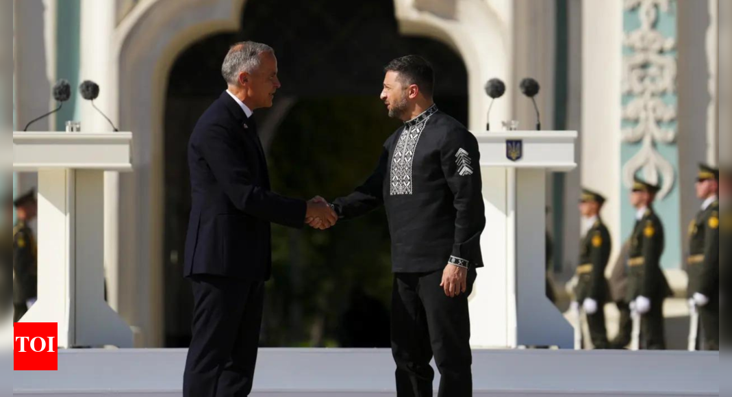 ‘with-you-every-step-of-the-way’:-canadian-pm-arrives-in-ukraine-for-independence-day