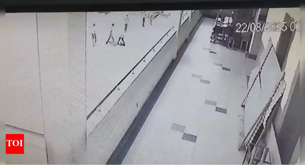 watch:-15-year-old-student-dies-of-cardiac-arrest-while-playing-basketball