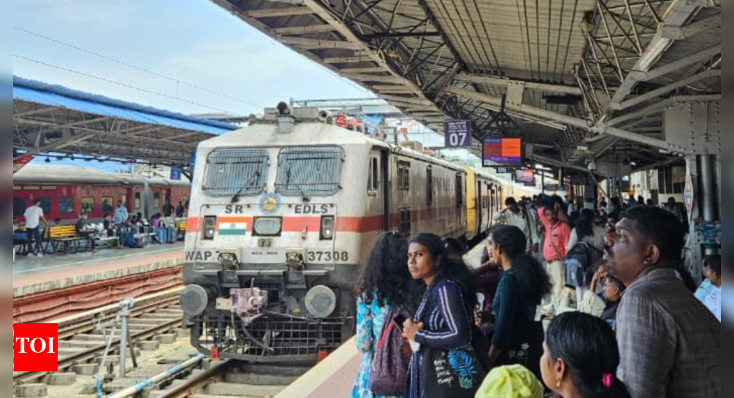 cleanliness-major-irritant-for-long-distance-train-passengers:-cag-audit