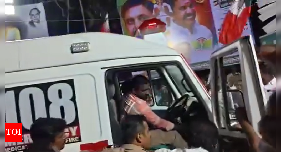 tamil-nadu:-aiadmk-cadres-block-ambulance-ahead-of-palaniswami’s-address;-driver-assaulted,-patient-left-stranded