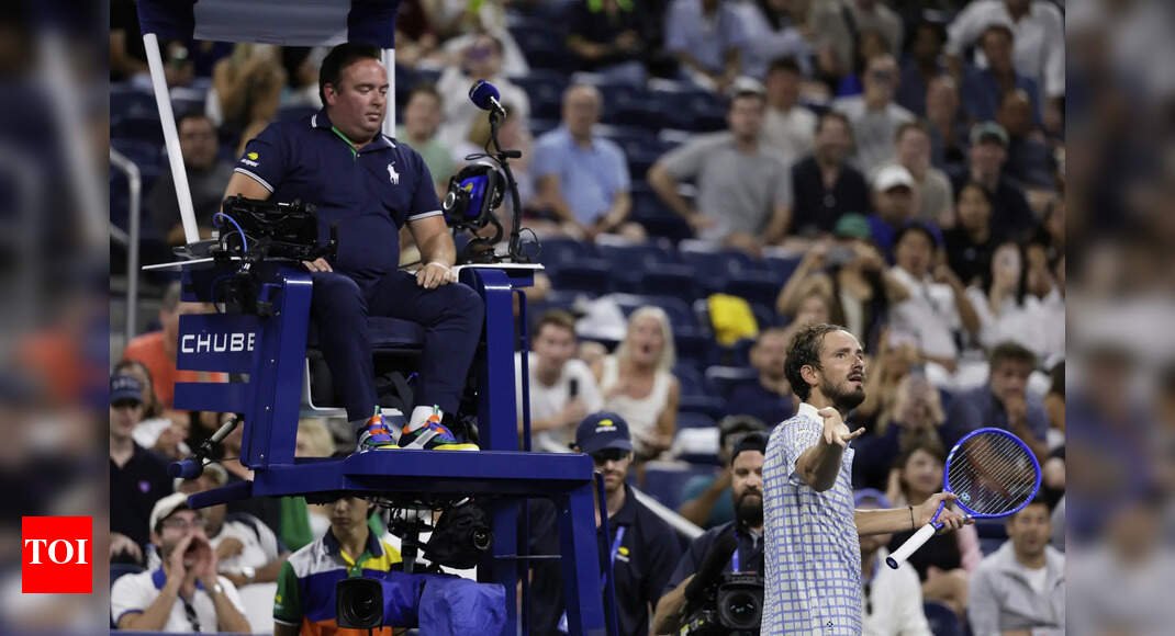 shocking!-medvedev’s-us-open-match-delayed-after-photographer’s-chaos-–-watch