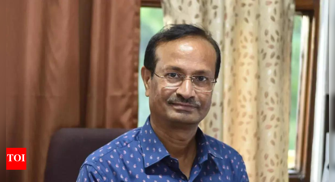 maharashtra-election-row:-sc-stays-cases-against-psephologist-sanjay-kumar;-he-had-apologised-for-sharing-faulty-voter-data