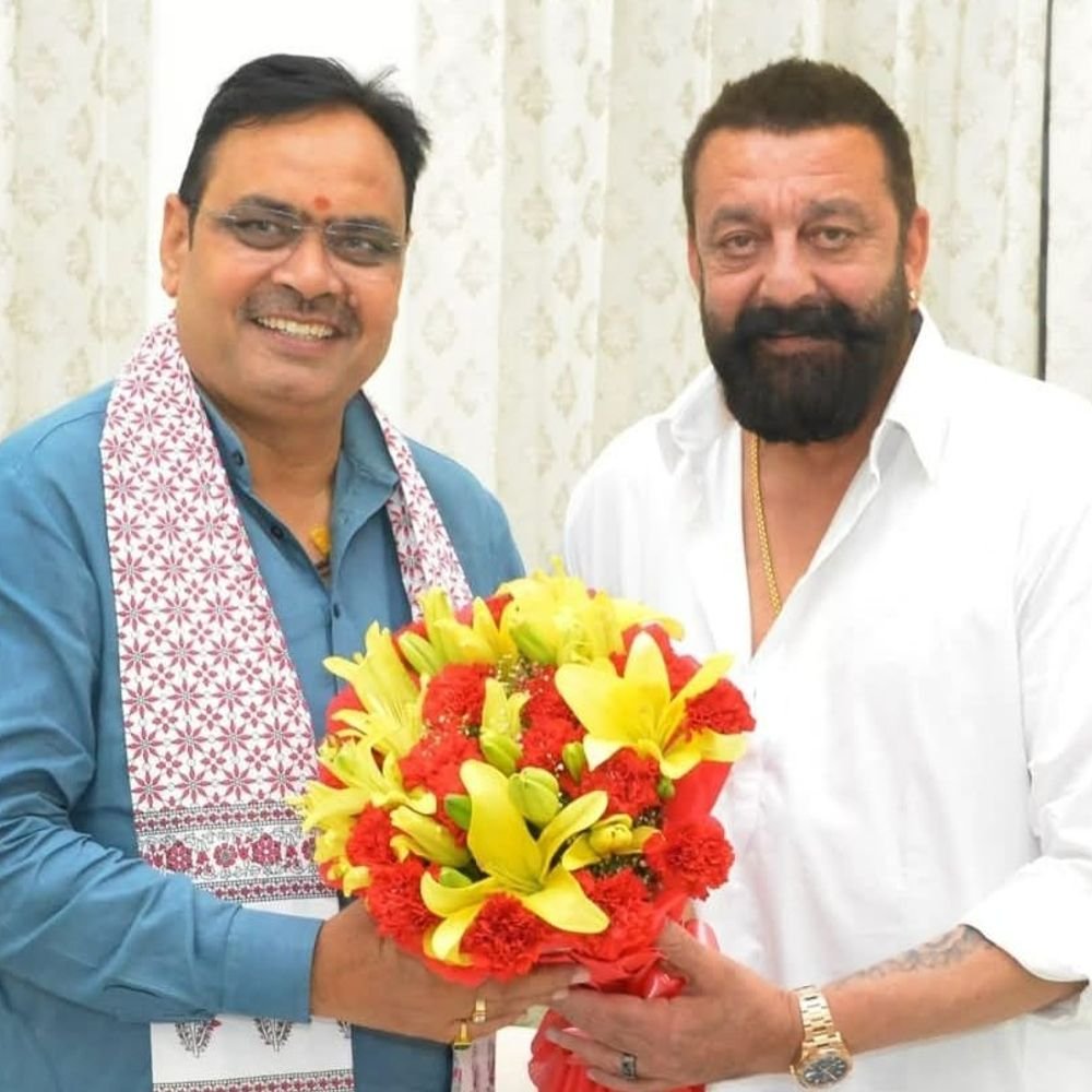 मुंबई-से-सीएम-भजनलाल-से-मिलने-पहुंचे-संजय-दत्त:”राधे-राधे”-लिखे-दुपट्टे-से-किया-स्वागत;-फिल्म-सिटी-और-फिल्म-पॉलिसी-पर-चर्चा