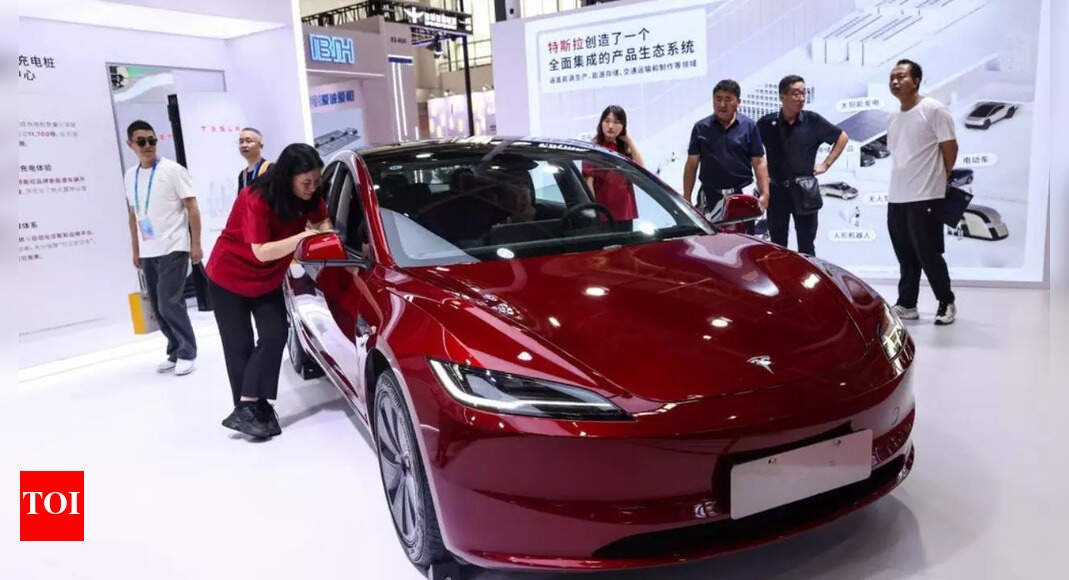 tesla-partners-with-deepseek-&-bytedance-to-launch-‘hey-tesla’-ai-voice-assistant-in-china-evs