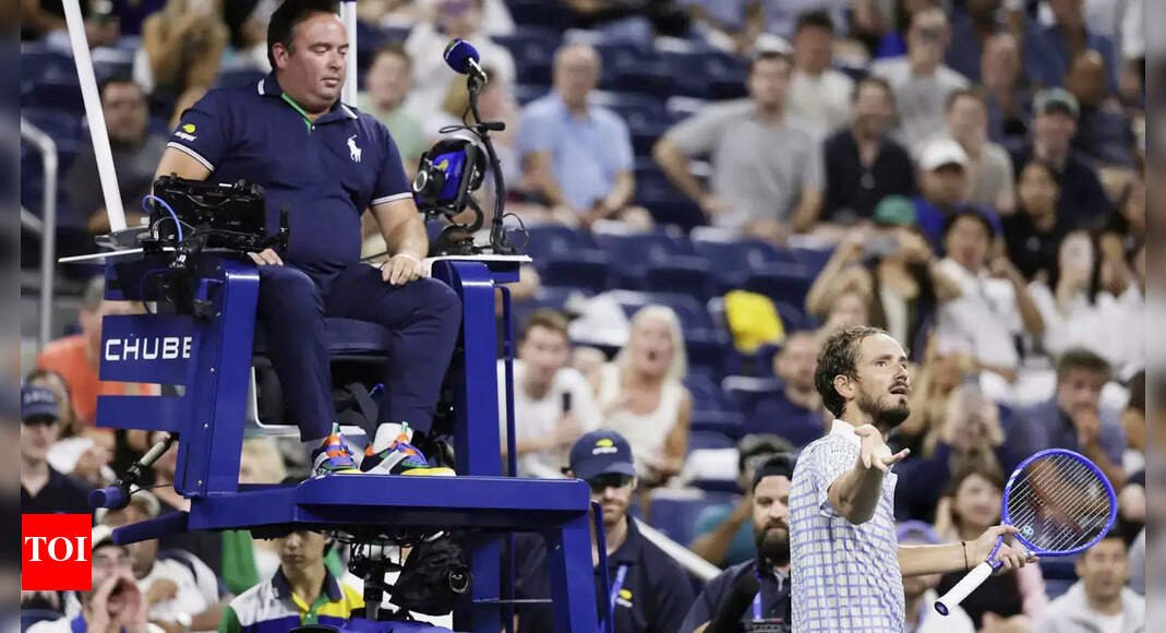 daniil-medvedev-sparks-chaos-at-us-open,-clashes-with-umpire-and-crowd-before-shock-exit