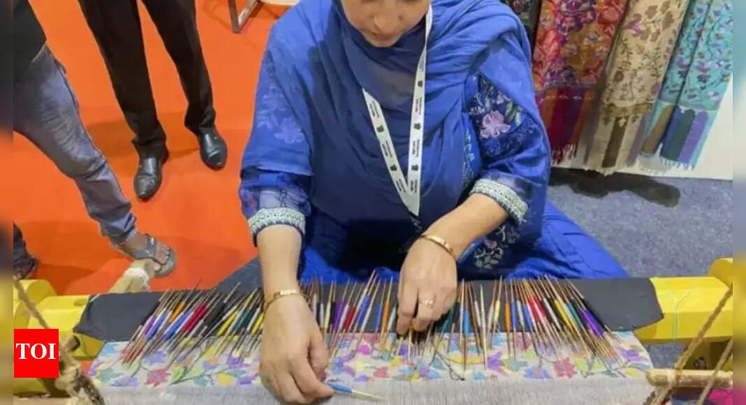 j&k-govt’s-u-turn-on-machine-made-craft-crackdown-upsets-handicraft-artisans