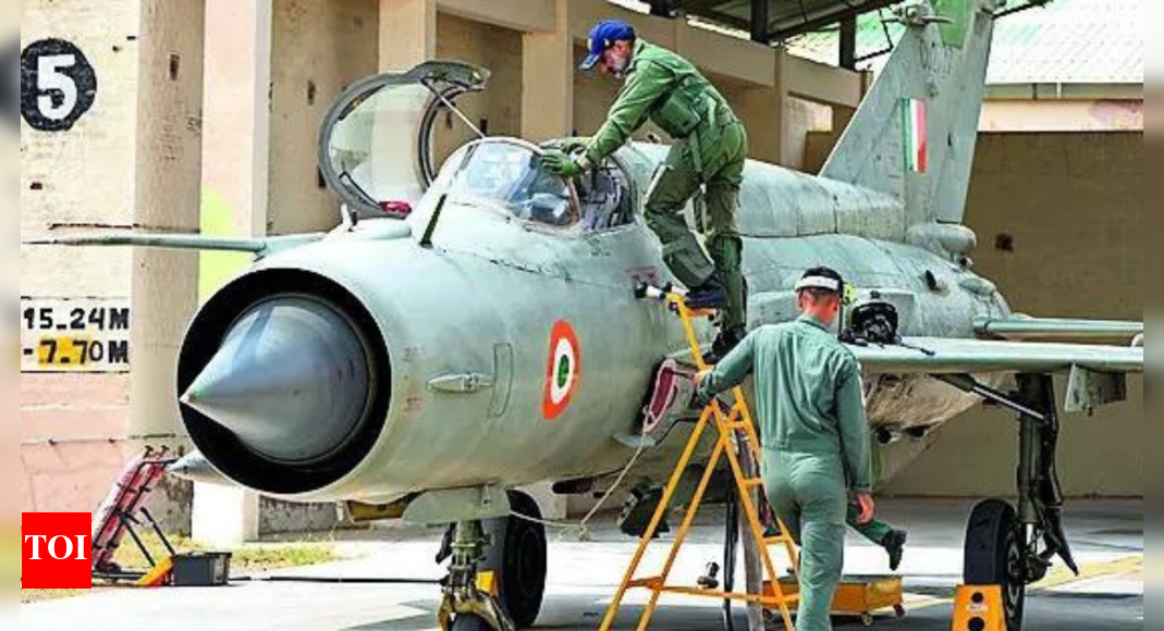 the-last-sortie:-iaf-chief-flies-mig-21-into-history