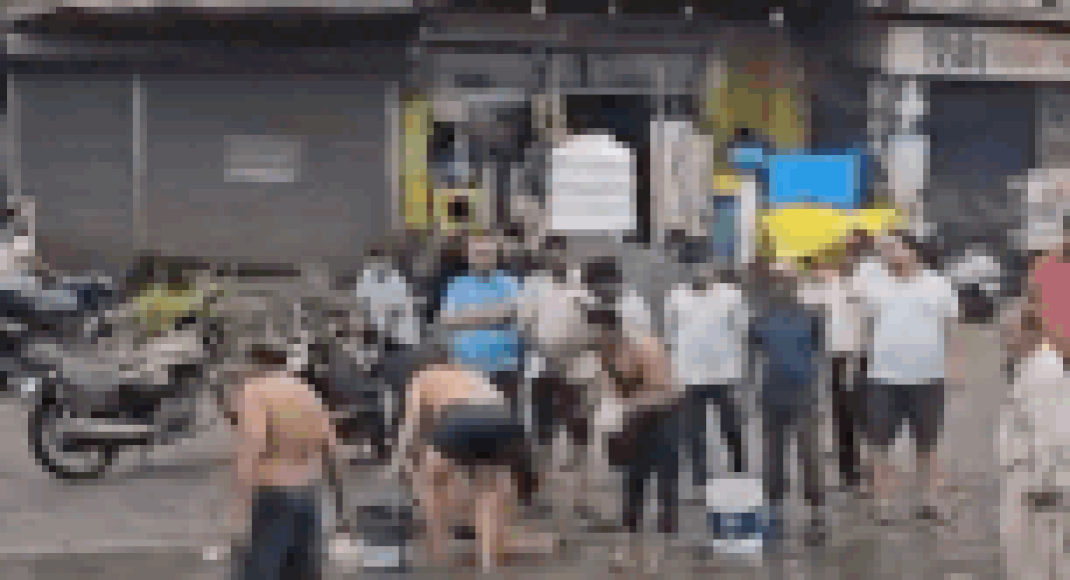 traders-bathe-in-potholes-to-protest-crumbling-road-in-chhattisgarh-–-watch