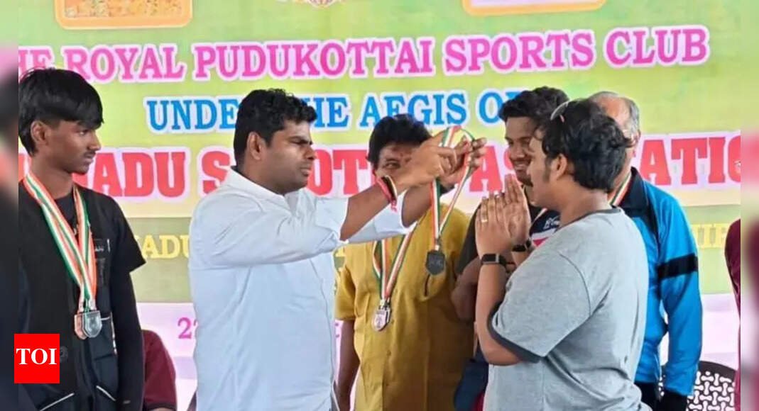 dmk-minister’s-son-refuses-medal-from-bjp-leader-annamalai-see-video