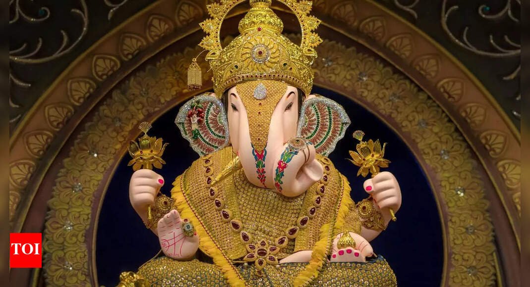 ganesh-chaturthi-2025:-images,-wishes,-messages,-quotes-&-greeting-cards
