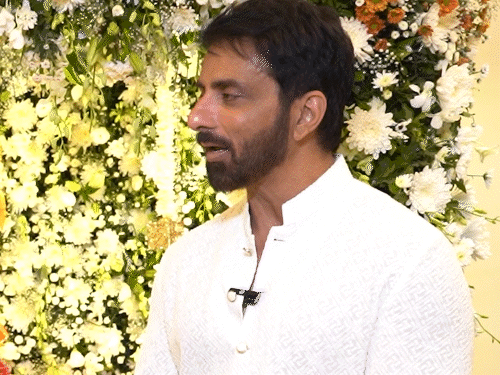 सोनू-सूद-के-घर-विराजे-गणपति-बप्पा:28-साल-पहले-बाइक-पर-पहली-बार-विघ्नहर्ता-को-घर-लाए-थे