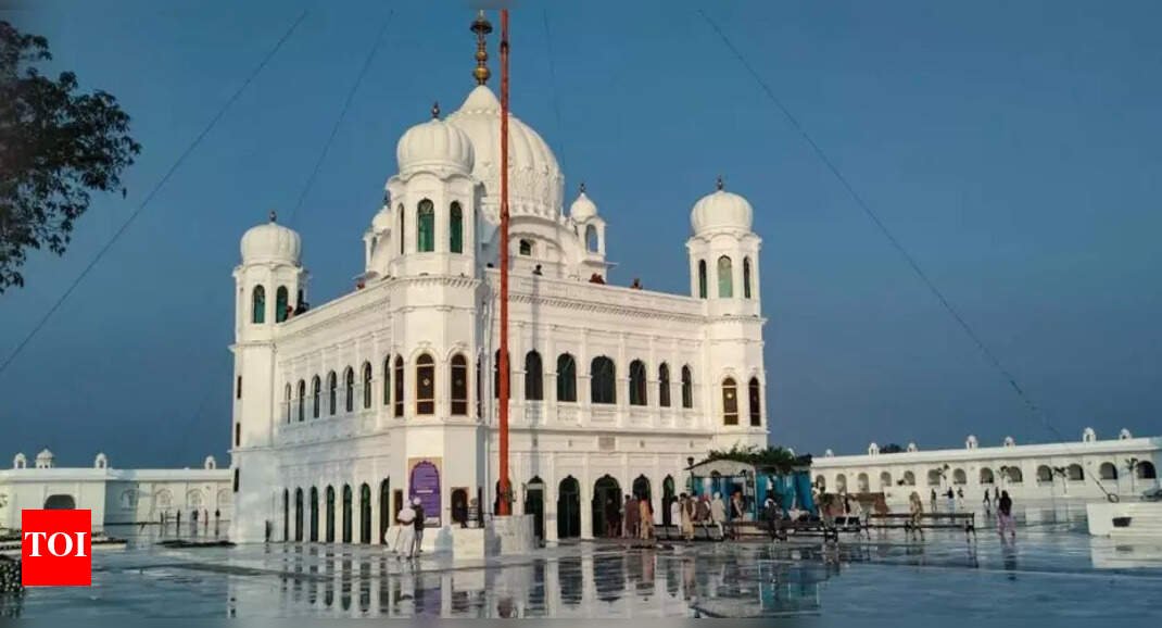 kartarpur-gurdwara-submerged-in-floodwaters;-guru-granth-sahib-safe