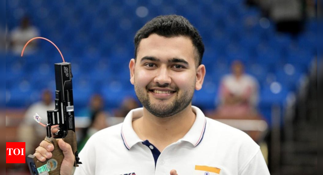 anish-bhanwal-dazzles-in-25m-rapid-fire,-claims-silver-in-asian-championships