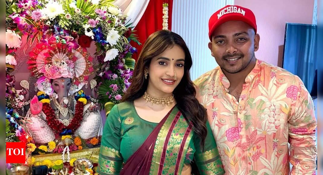 photos:-prithvi-shaw-celebrates-ganesh-chaturthi-with-rumoured-girlfriend-and-social-media-influencer-akriti-agarwal