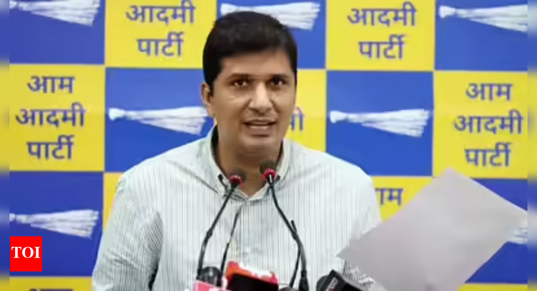 ‘arvind-kejriwal,-sanjay-singh-were-awake-until-2-am’:-saurabh-bharadwaj-recalls-ed-raid;-thanks-aap-workers,-colleagues