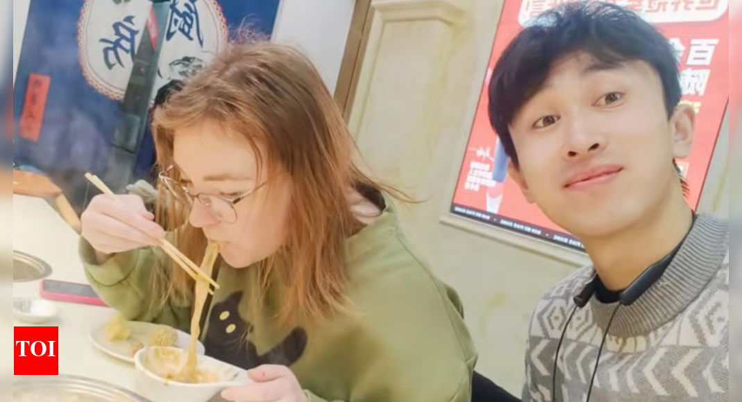 chinese-delivery-man-and-american-teacher’s-love-story-has-amazed-the-internet:-it-all-began-in-a-lift
