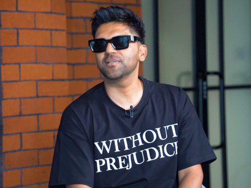 पंजाबी-सिंगर-गुरु-रंधावा-को-समन-जारी:2-सितंबर-को-कोर्ट-में-पेश-होने-को-कहा;-एडवोकेट-बोले-‘सिरा’-गाने-में-“गुढ़ती”-शब्द-का-इस्तेमाल-अपमानजनक