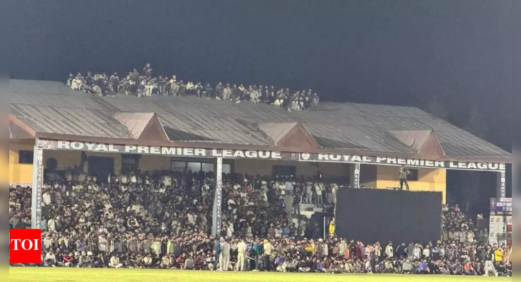 pulwama:-thousands-attend-day-night-cricket-match-–-watch-video