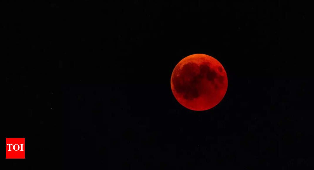 blood-moon-2025:-total-lunar-eclipse-on-sept-7;-best-viewing-time-&-spots-in-india