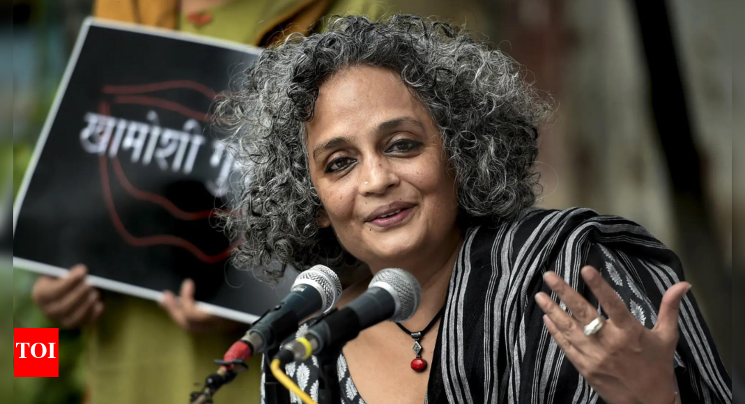 ‘99%-of-them-are-dodging-taxes’:-arundhati-roy-targets-‘great-nationalists’